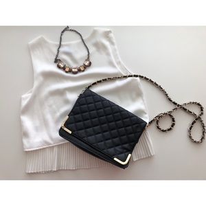 Black quilted purse 💃🏻